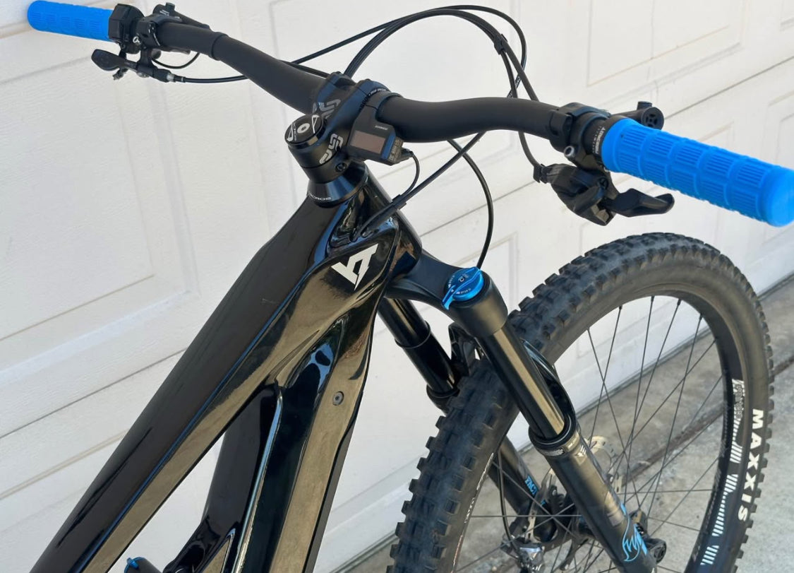 YT Decoy CORE 3 MX R 27.5 Año 2022